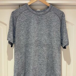 Lululemon workout T